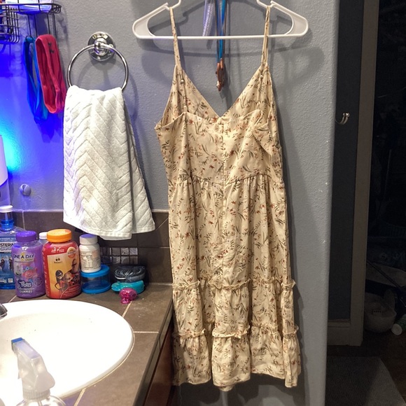 Dress - Picture 3 of 3